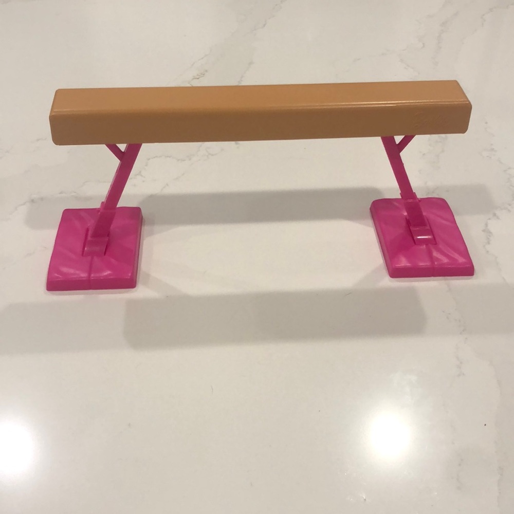 Barbie Balance Beam Gymnastics 🤸🏽‍♀️